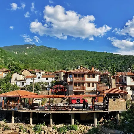 Хотел семеен