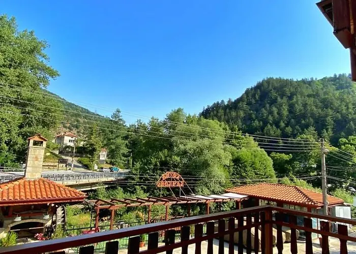 Hotel семеен 2*